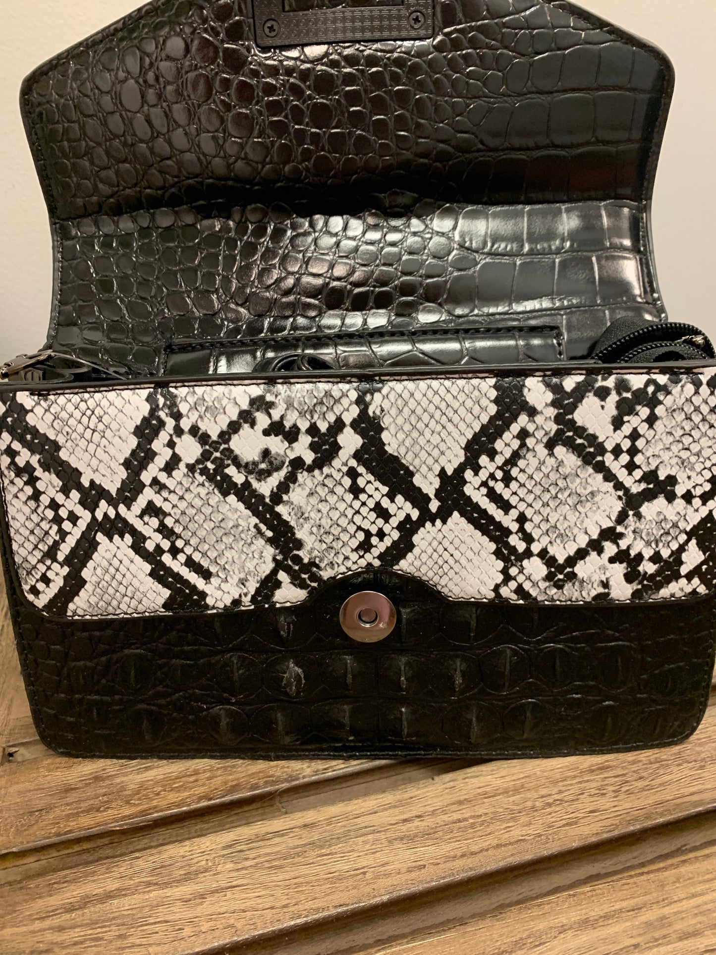 Sassy Snakey Clutch