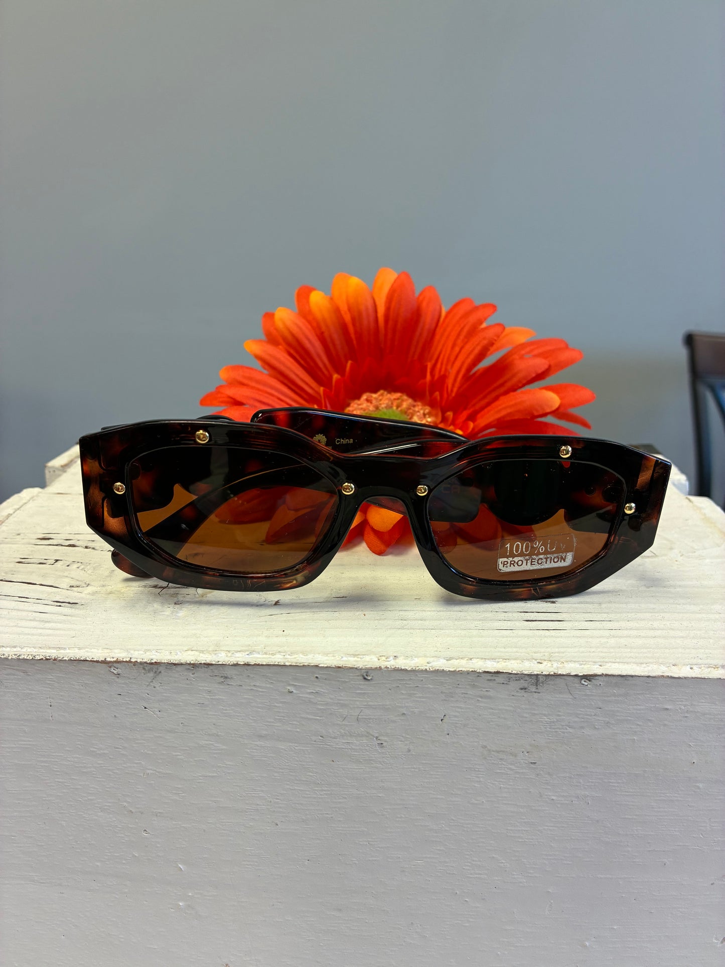 Tortoise Studded Sunnies