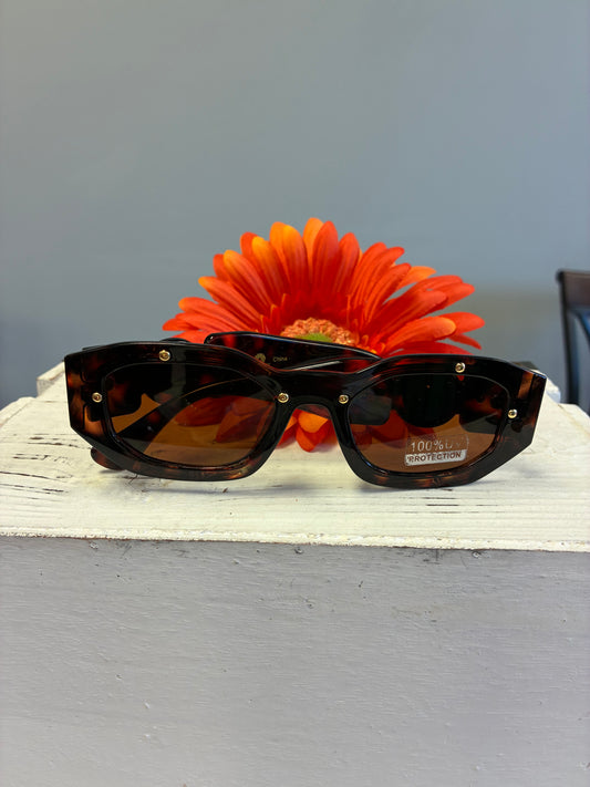 Tortoise Studded Sunnies