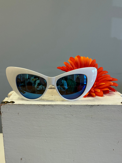 White Cat-Eye Sunnies